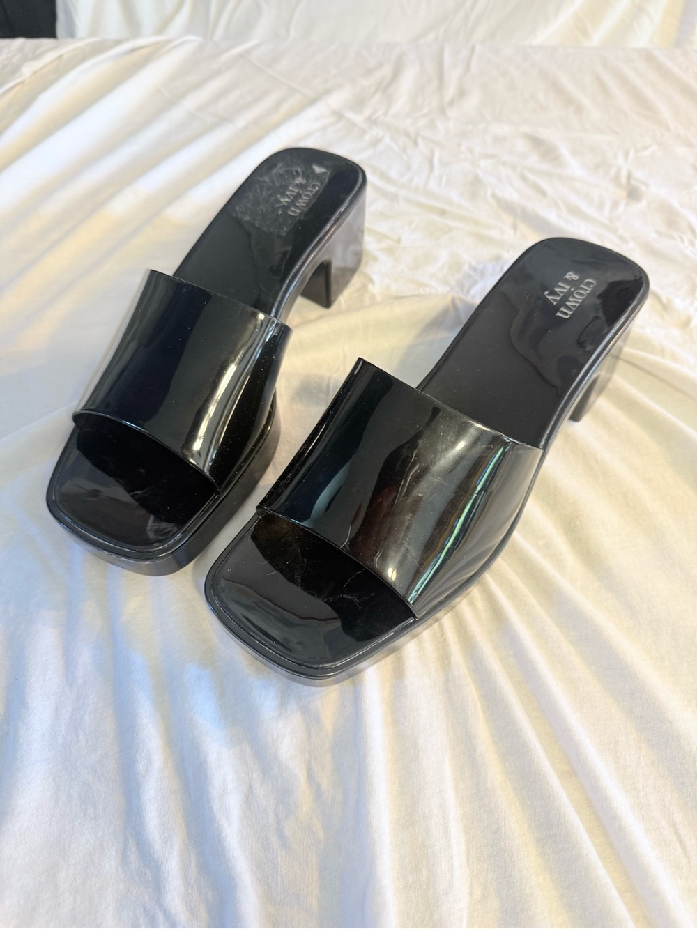 Crown & Ivy Black Patent Slide Mules Size 9